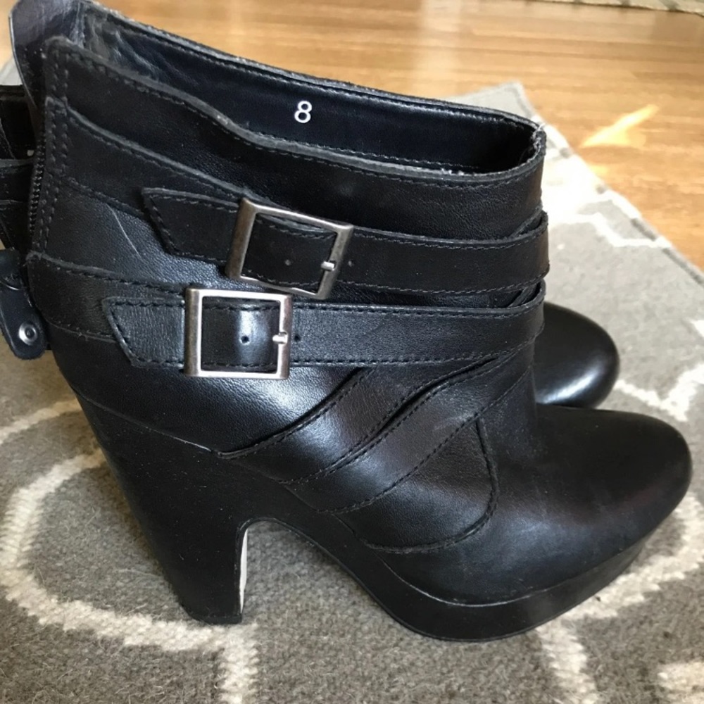 Black Leather Seychelles booties size 8